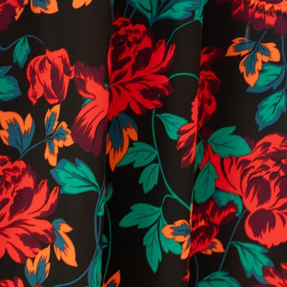 Torrid Floral Blouse Size with "Tuxedo-esque button front" Size 1 (14-16) - Picture 5 of 7